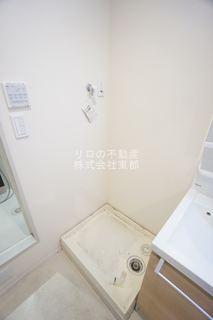 その他　水漏れの心配がない防水パン付きの洗濯機置き場です
