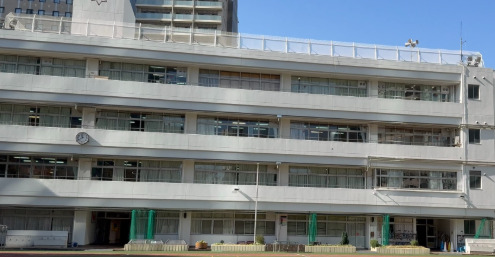 小学校　港区立麻布小学校（小学校）まで327m