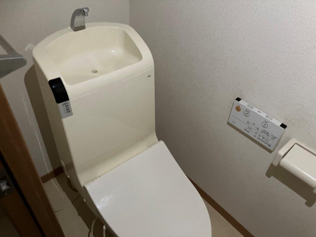 トイレ　温水洗浄便座