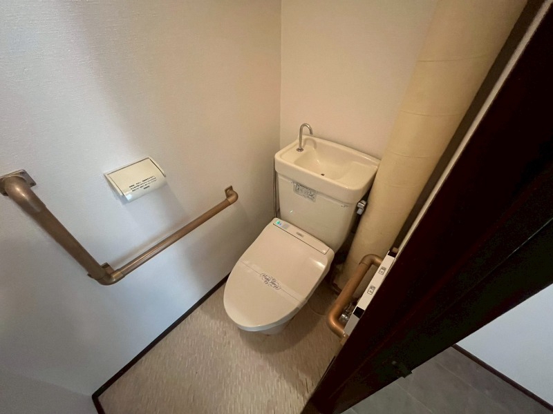 トイレ　こちらはトイレです。清潔感があり、安心して使用できます。