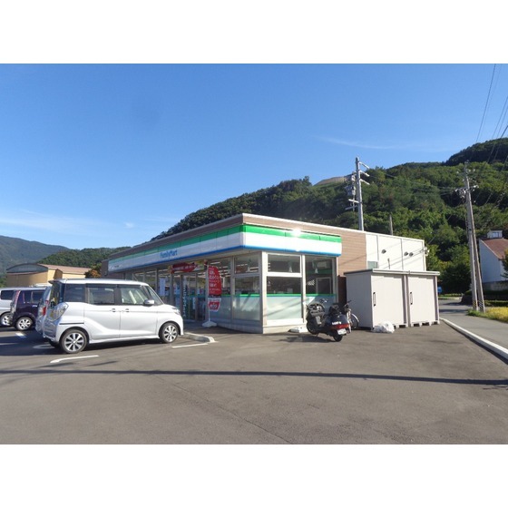 コンビニ　ファミリーマート千曲あんずの里店（コンビニ）まで554m