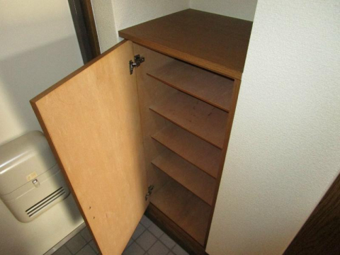 玄関　※写真は別部屋のものです
