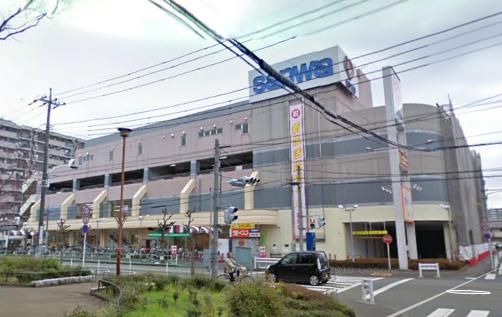 スーパー　三和（スーパー）まで520m