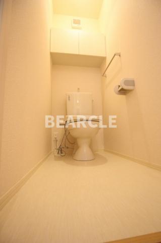 トイレ　落ち着いた色調のトイレです