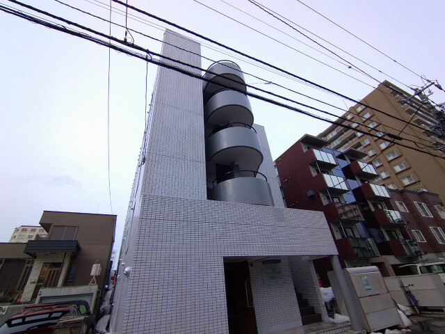 建物外観　札幌市北区北２３条西「ルナハイツ札幌」