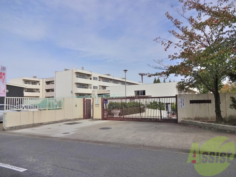中学校　片山中学校（中学校）まで132m