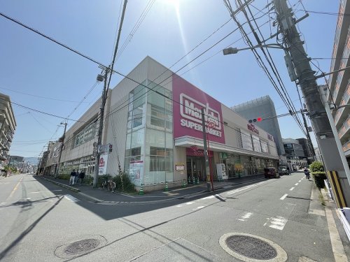 スーパー　イオンタウン小阪（スーパー）まで708m