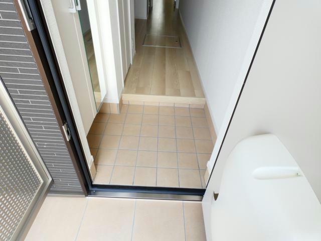 玄関　106