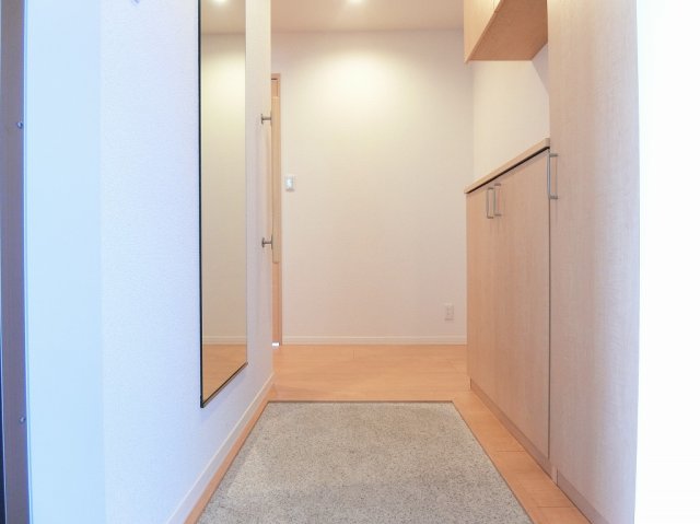 玄関　※別号室のお写真です