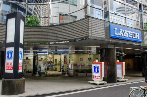 コンビニ　ローソン 本郷四丁目白山通店（コンビニ）まで479m