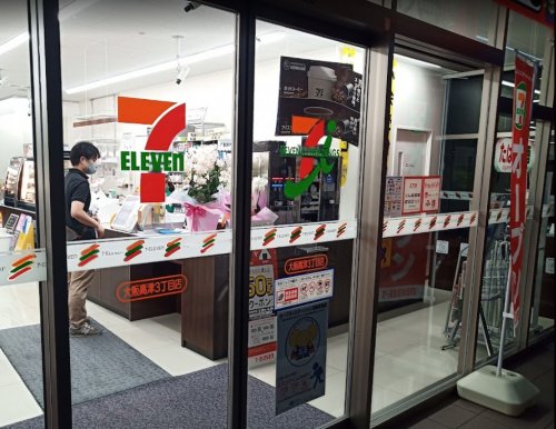 コンビニ　セブンイレブン 大阪高津３丁目店（コンビニ）まで255m