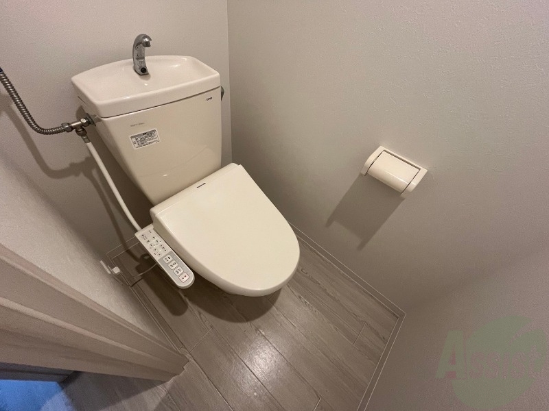 トイレ　こちらはトイレです。清潔感があり、安心して使用できます。