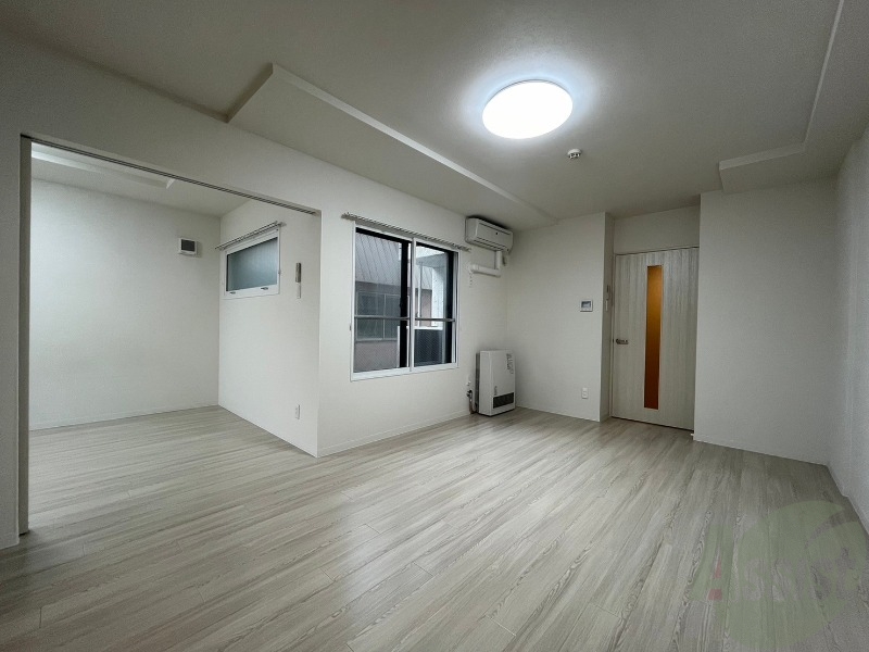 居室・リビング　広くてキレイなお部屋が広がっていて、充実した生活が送れそう。