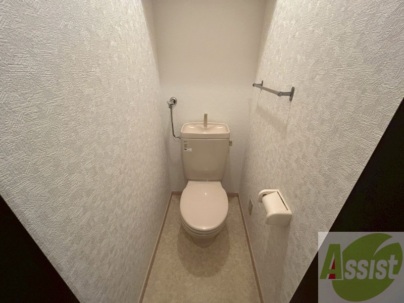 トイレ　こちらはトイレです。清潔感があり、安心して使用できます。