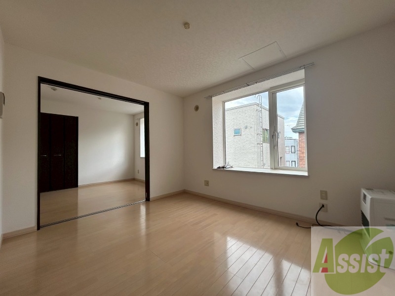 居室・リビング　広くてキレイなお部屋が広がっていて、充実した生活が送れそう。