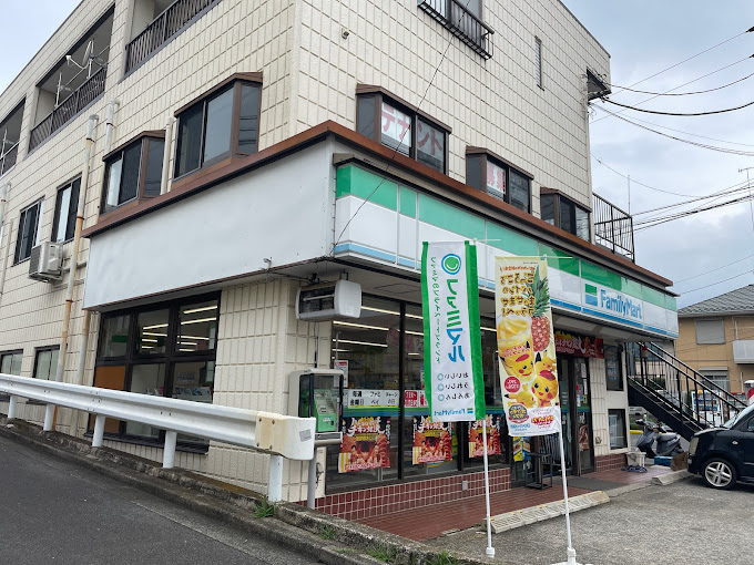 コンビニ　ファミリーマート 秦野西田原店（コンビニ）まで482m