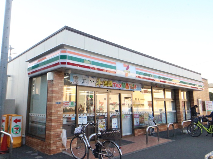 コンビニ　セブンイレブン 茅ヶ崎南湖3丁目（コンビニ）まで527m