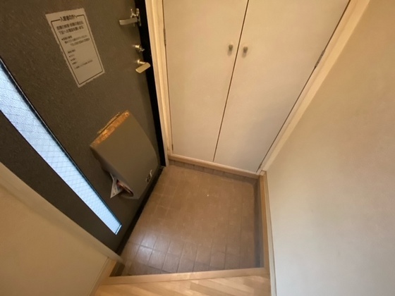 玄関　※別号室の写真です