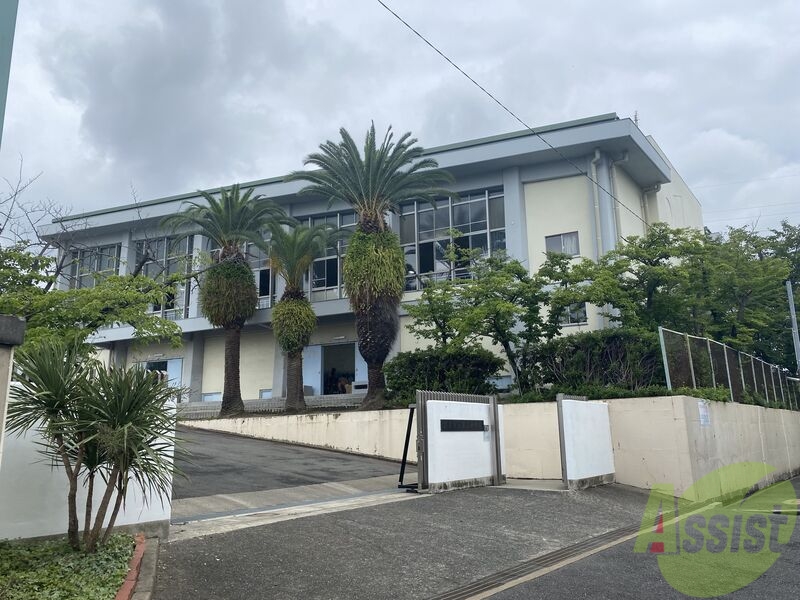 中学校　摂津市立第二中学校（中学校）まで819m