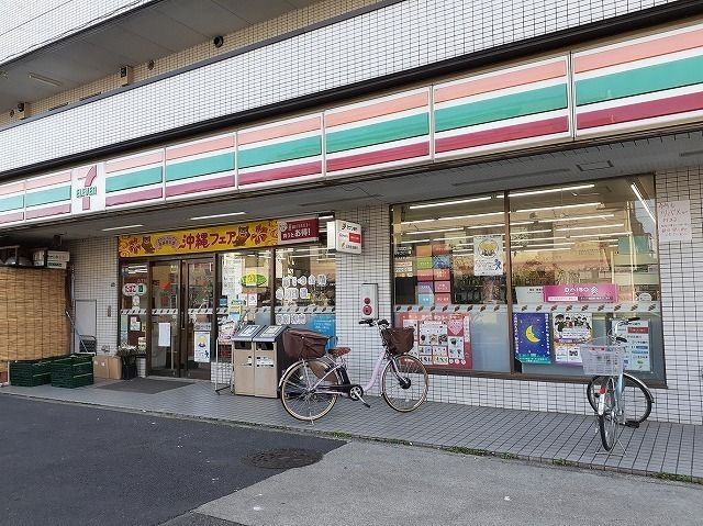 コンビニ　セブンイレブン（コンビニ）まで230m