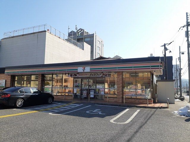 コンビニ　セブンイレブン彦根駅前店様（コンビニ）まで600m