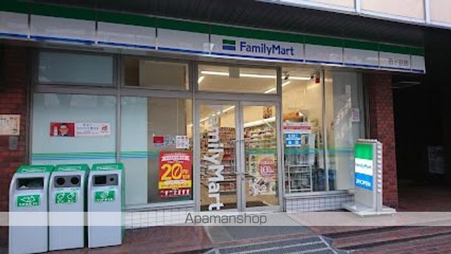 コンビニ　ファミリーマート市ヶ谷店（コンビニ）まで579m