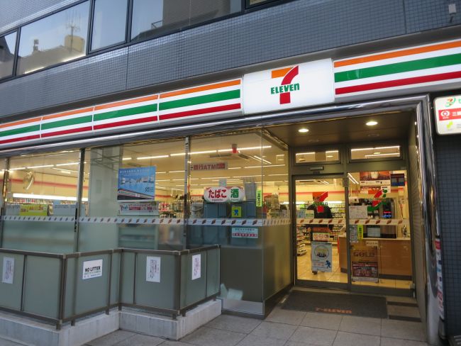 コンビニ　セブンイレブン港区芝5丁目北店（コンビニ）まで120m