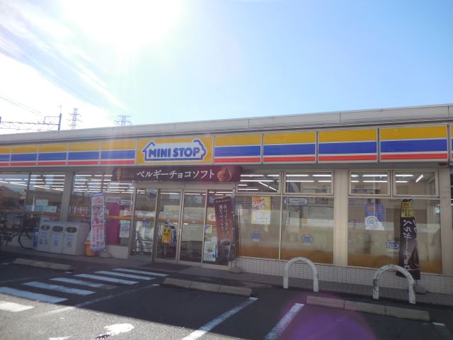 コンビニ　ミニストップ（コンビニ）まで740m