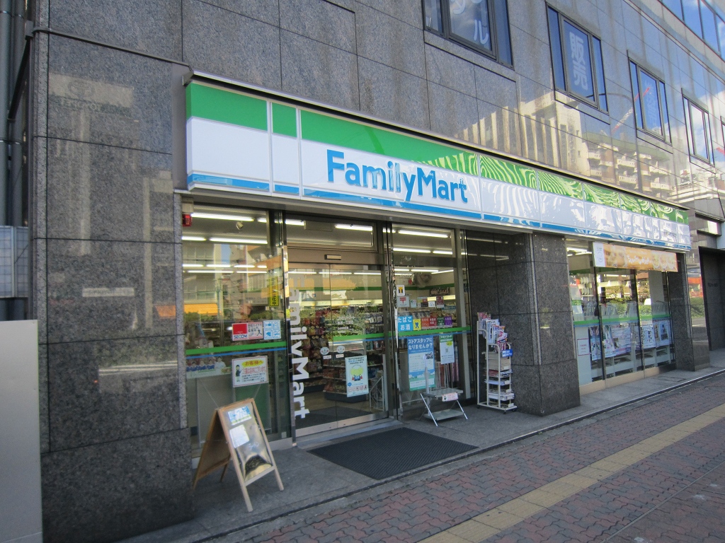 コンビニ　ファミリーマート巣鴨一丁目店（コンビニ）まで425m