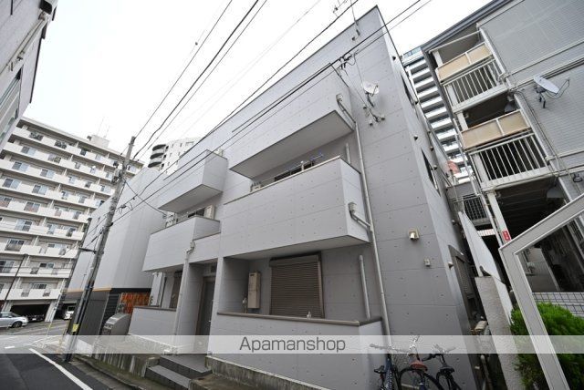 都営大江戸線 牛込柳町駅 徒歩3分 築9年
