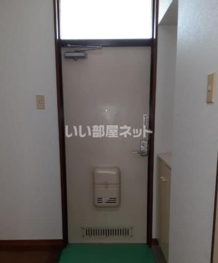 ヘラコーポ2の玄関写真