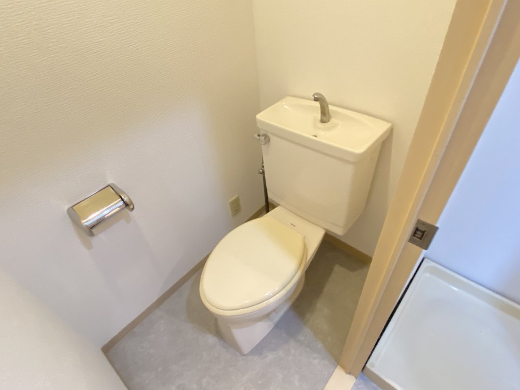 トイレ　トイレ内コンセントあります