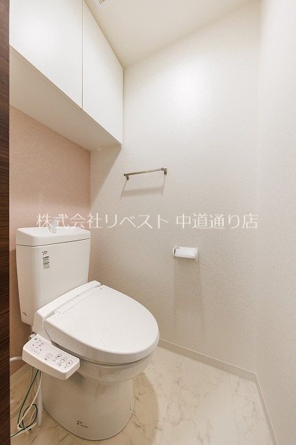 トイレ　温水洗浄便座