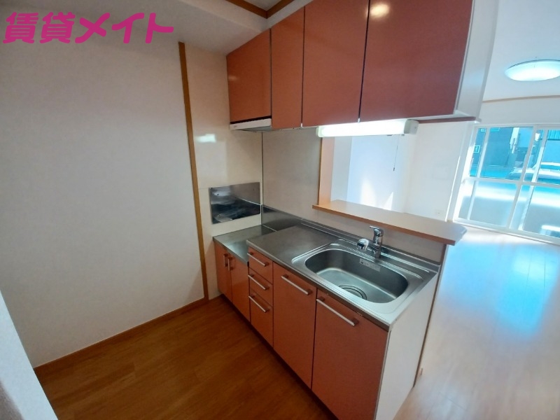 キッチン　別部屋反転参考写真です