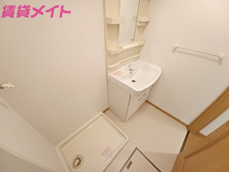 洗面設備　別部屋反転参考写真です