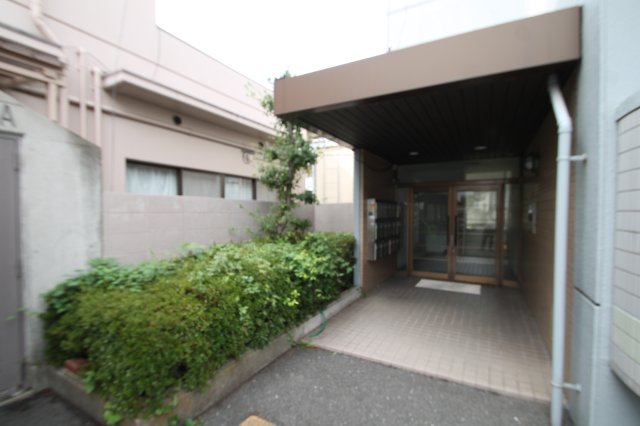 エントランス　清潔なエントランスです