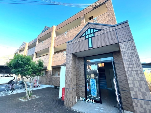 ＪＲ関西本線 王寺駅 バス乗車時間：18分 最寄りバス停で下車 徒歩3分 築20年