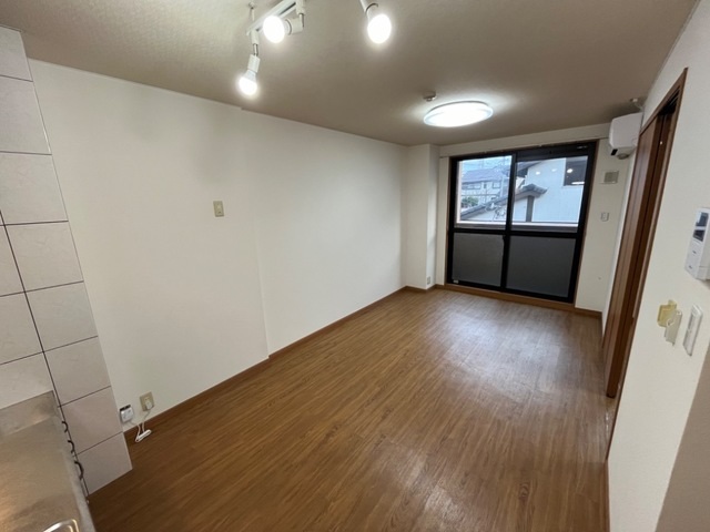 ＪＲ関西本線 王寺駅 バス乗車時間：18分 最寄りバス停で下車 徒歩3分 3階建 築20年の居間写真