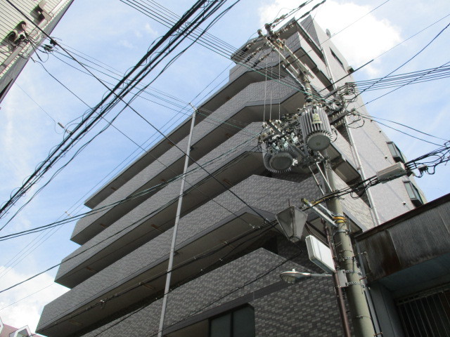 建物外観　タイル貼りのきれいな外観です