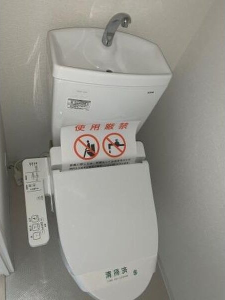 トイレ　同物件別部屋写真