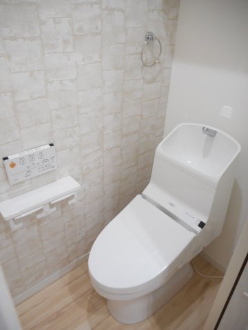 東武東上線 東松山駅 徒歩18分 2階建 築10年のトイレ写真