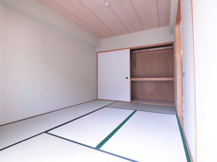 ボヌ-ル俊徳の居間写真