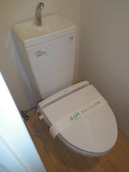 ＪＲ中央線 三鷹駅 徒歩17分 4階建 築22年のトイレ写真