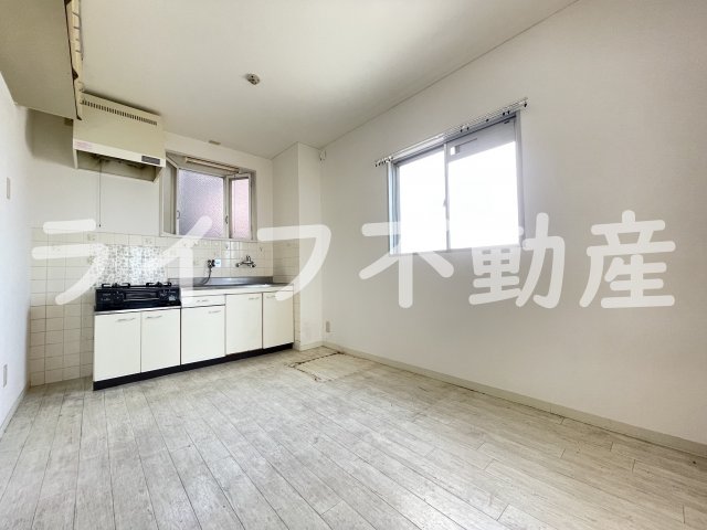 居室・リビング　こちらの居間で趣味の時間をお楽しみください
