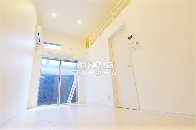 居室・リビング　天井の高いお部屋です！