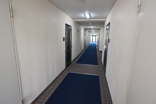 富山地鉄富山市内線 西中野駅 徒歩13分 4階建 築37年の外観写真