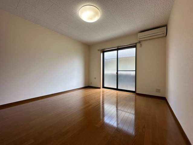 ＪＲ東海道本線 茨木駅 徒歩12分 2階建 築18年の居間写真