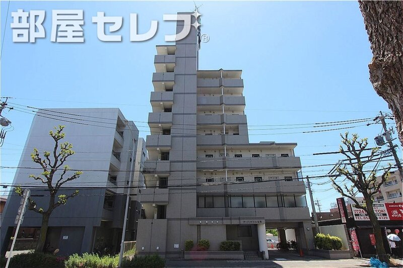 建物外観　タイル張りの綺麗な建物