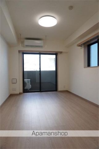 ルーブル武蔵新城伍番館の居間写真