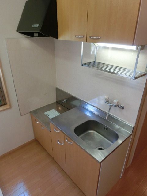 キッチン　２口ガスコンロ設置可・窓付き、収納豊富なキッチンです